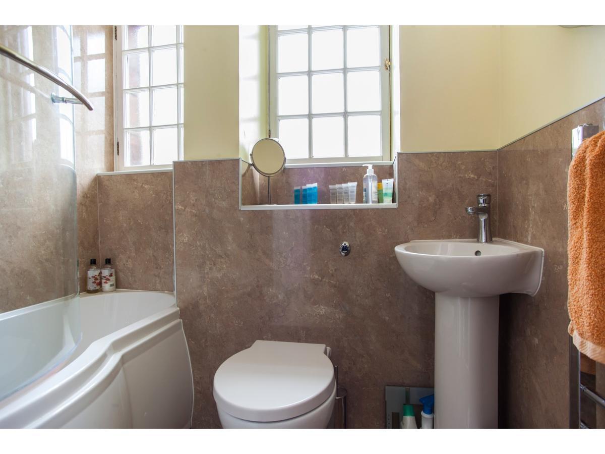 Historic Dean Village Treasure, Sleeps 4 Edinburgh Ngoại thất bức ảnh